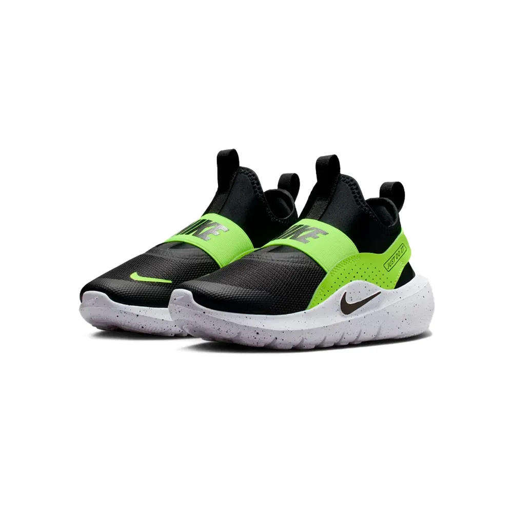 Tênis infantil Nike Flex Runner 4 preto com detalhes em verde fluor, vista lateral
